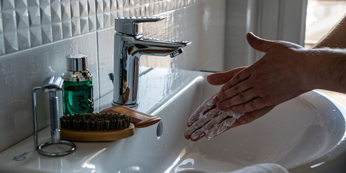 Makeup Brush and Sponge Hygiene: The Routine Your Skin Is Begging For